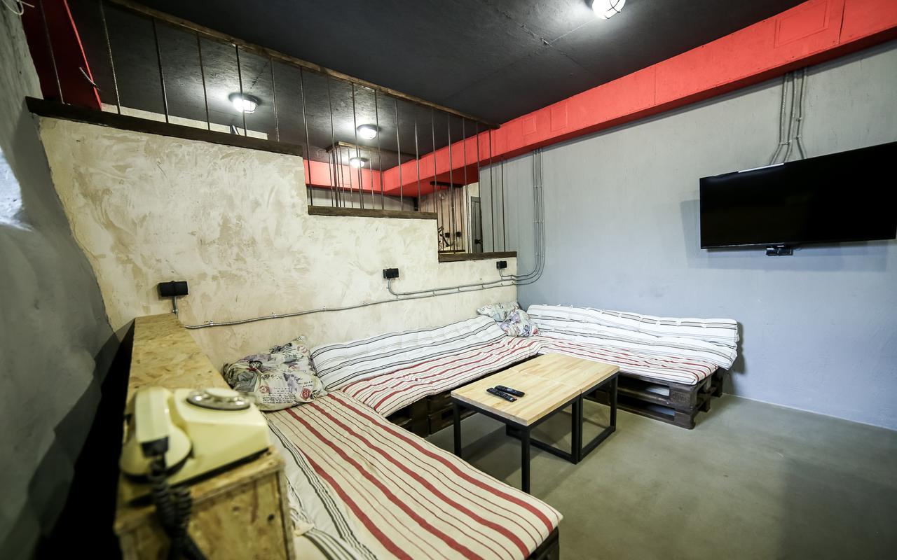 Lviv Loft Prison Hostel Екстериор снимка